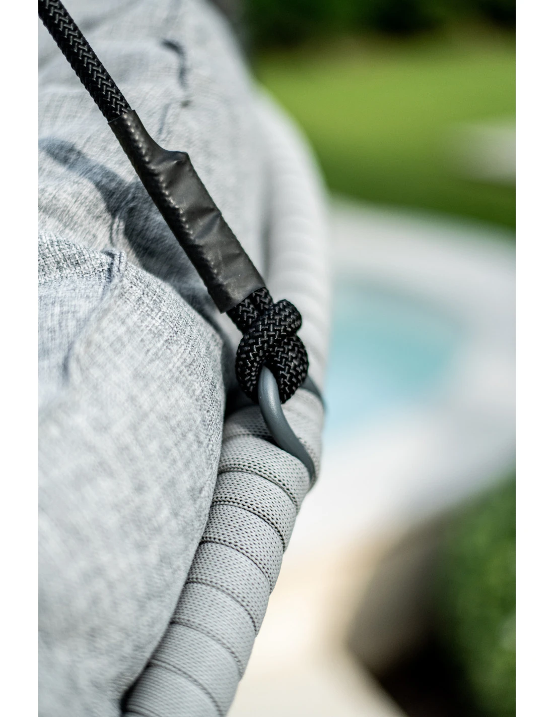 Fauteuil Suspendu Œuf OVO - Acier Et Résine Tressée 3 Fauteuil Suspendu Œuf OVO - Acier Et Résine Tressée – Image 3